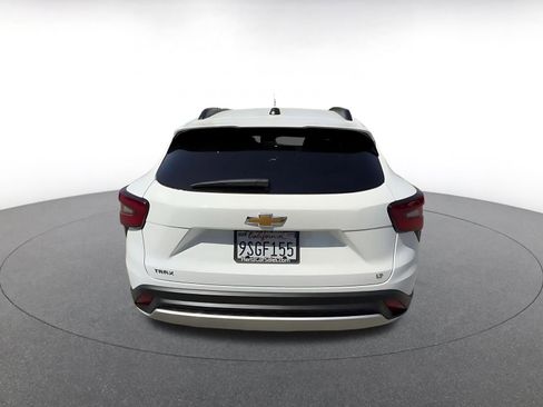 Used 2025 Chevrolet Trax LT FWD image 12