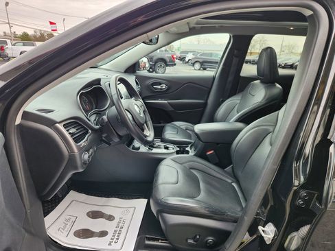 Used 2019 Jeep Cherokee Limited w/ Trailer Tow Group image 22