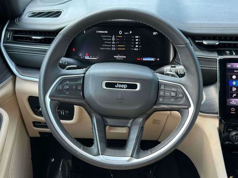 Used 2024 Jeep Grand Cherokee Limited AWD/4WD image 12