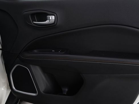 Used 2020 Jeep Compass Latitude w/ Cold Weather Group image 9