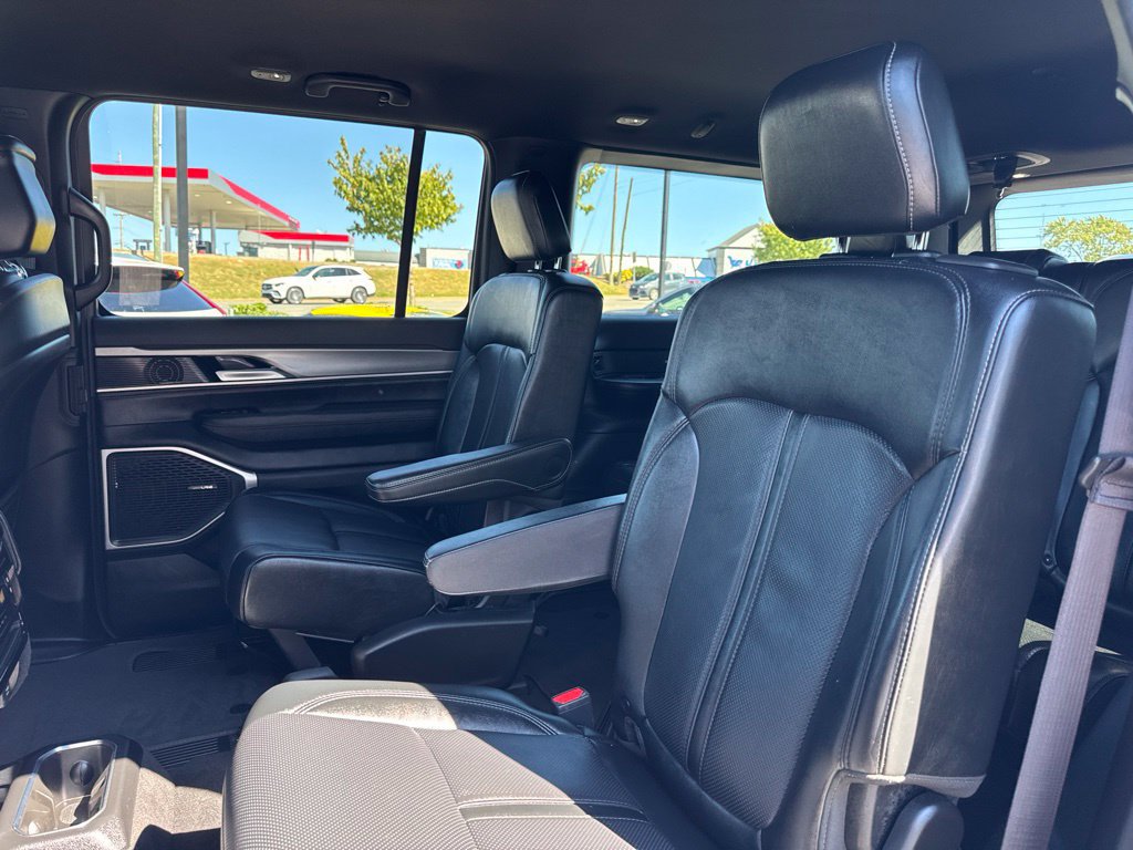 Used 2025 Jeep Wagoneer Series II AWD/4WD image 26