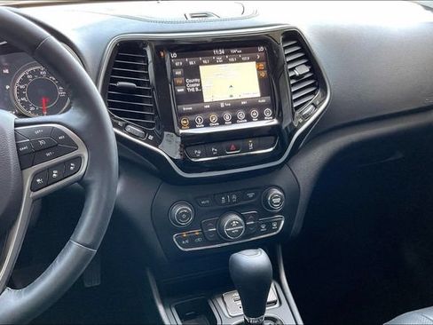 Used 2019 Jeep Cherokee Limited w/ Technology Group FWD image 5