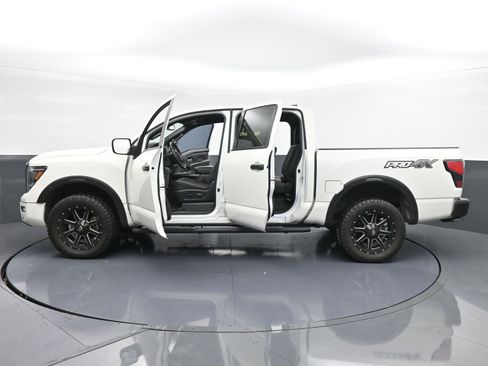 Used 2022 Nissan Titan PRO-4X w/ Pro-4x Utility Package image 38