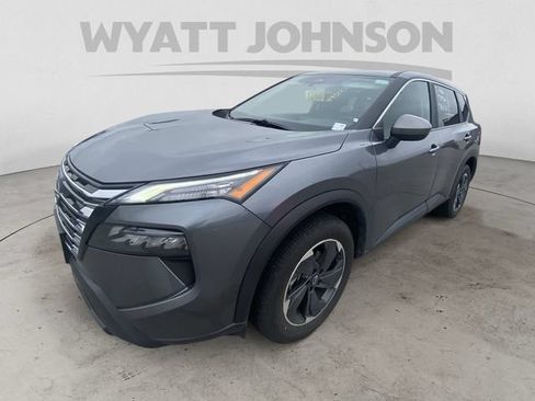Used 2025 Nissan Rogue SV FWD image 2