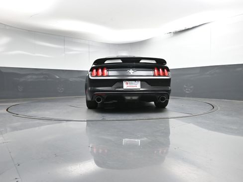 Used 2015 Ford Mustang Coupe image 27