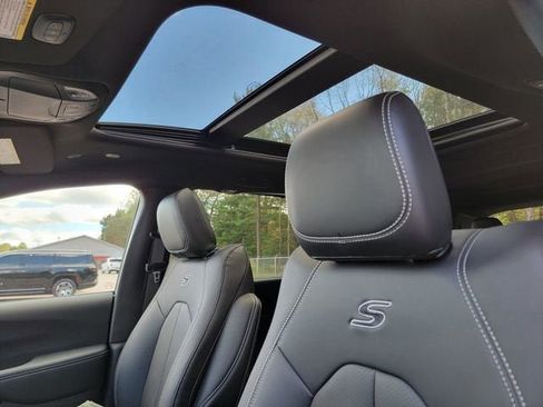 New 2026 Chrysler Pacifica Select w/ S Appearance Package AWD/4WD image 4