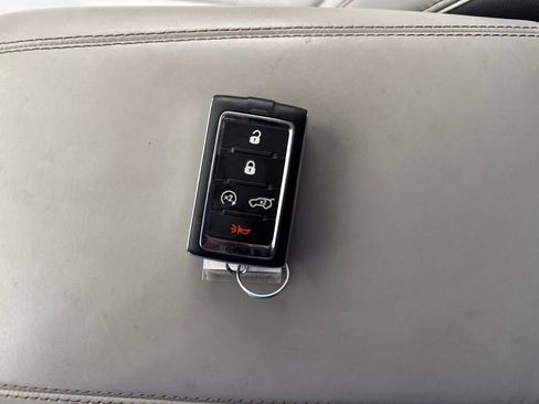 Used 2022 Jeep Grand Cherokee Overland w/ Luxury Tech Group IV image 38