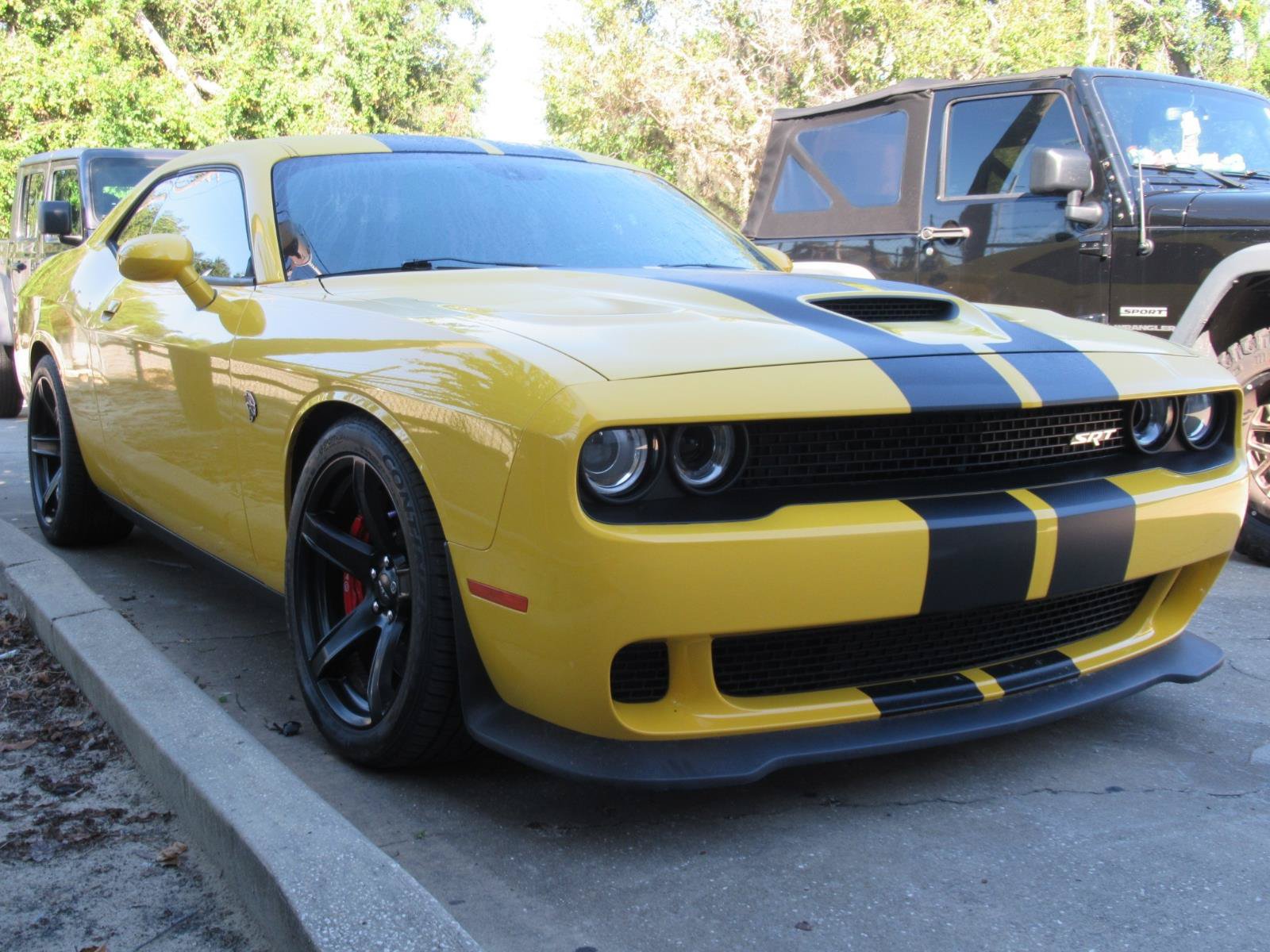 Used 2017 Dodge Challenger SRT Hellcat RWD image 1