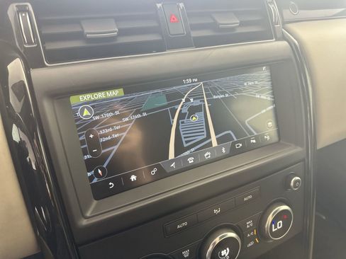 Used 2019 Land Rover Discovery SE image 22