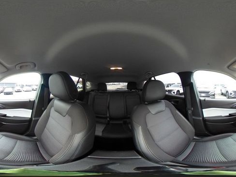 Used 2025 Chevrolet Trax LT image 40