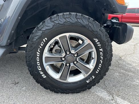 Used 2019 Jeep Wrangler Unlimited Sahara image 40