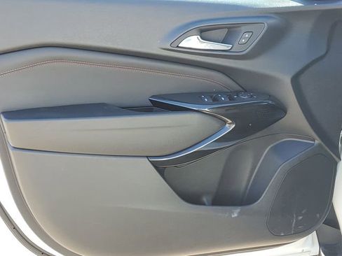 Used 2024 Chevrolet Trax RS w/ Sunroof Package image 19