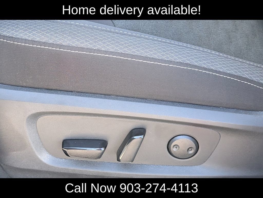 Used 2026 Nissan Pathfinder SV FWD image 25
