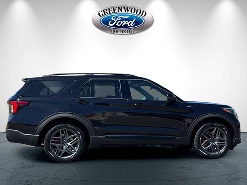 New 2026 Ford Explorer ST-Line w/ ST-Line Street Pack AWD/4WD image 3