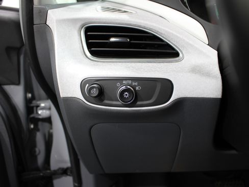 Used 2020 Chevrolet Bolt Premier w/ Infotainment Package FWD image 8