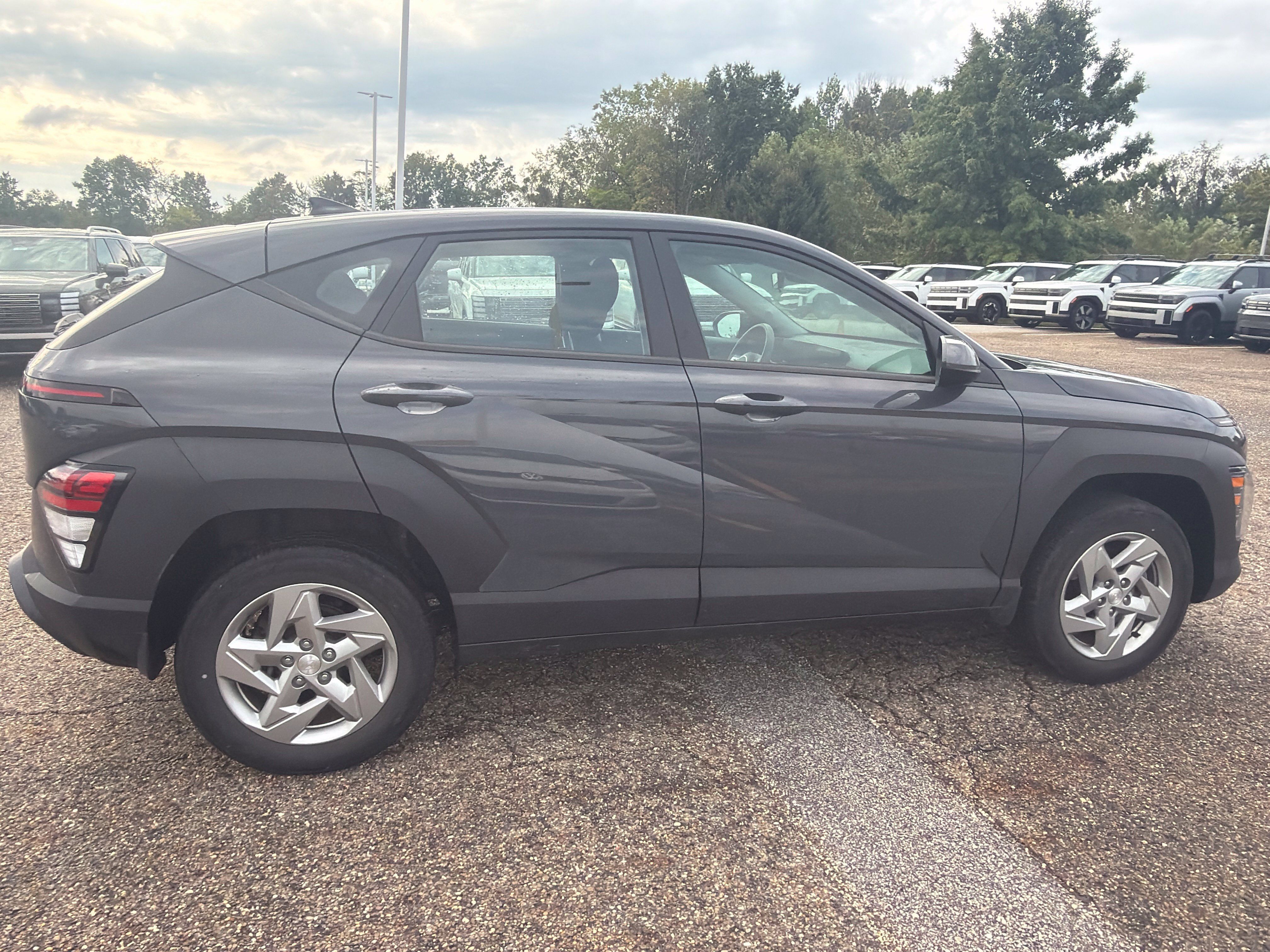 Used 2024 Hyundai Kona SE AWD/4WD image 4