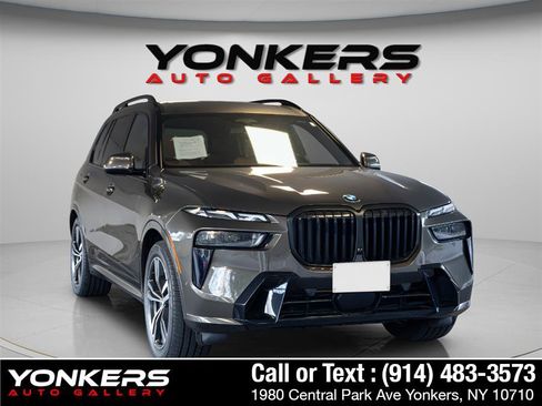 Used 2023 BMW X7 xDrive40i w/ M Sport Package AWD/4WD image 16
