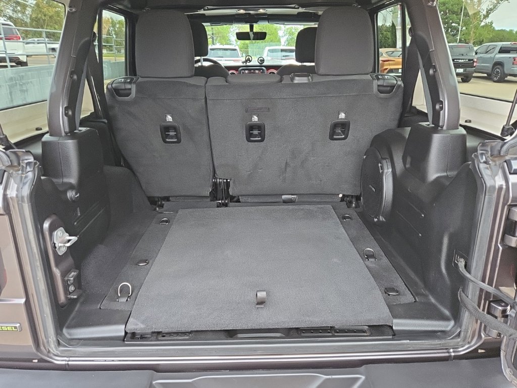 Used 2021 Jeep Wrangler Unlimited Rubicon AWD/4WD image 38