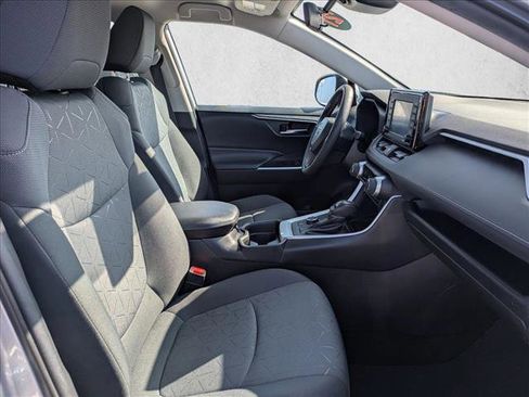 Used 2021 Toyota RAV4 XLE w/ Carpet Mat Package (TMS) image 19