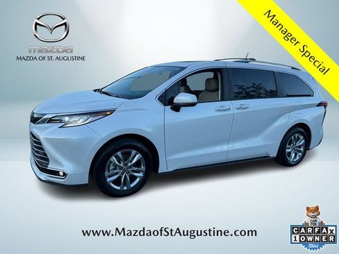Used 2023 Toyota Sienna Limited image 1