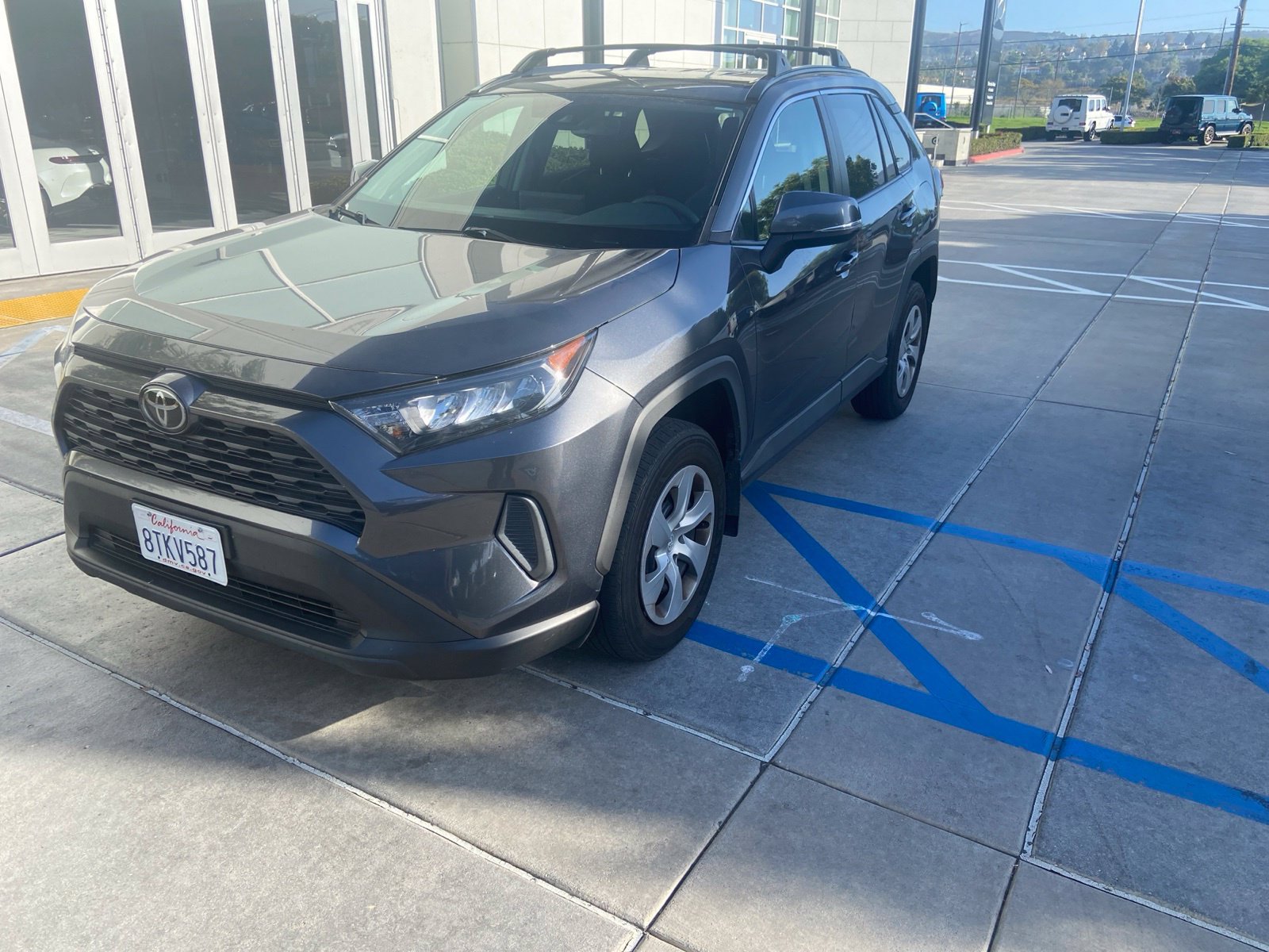 Used 2021 Toyota RAV4 LE FWD image 2