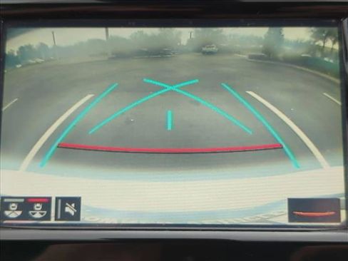 Used 2018 Toyota Camry SE w/ Convenience Package image 13