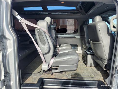 Used 2017 Ford Transit 150 XLT image 29