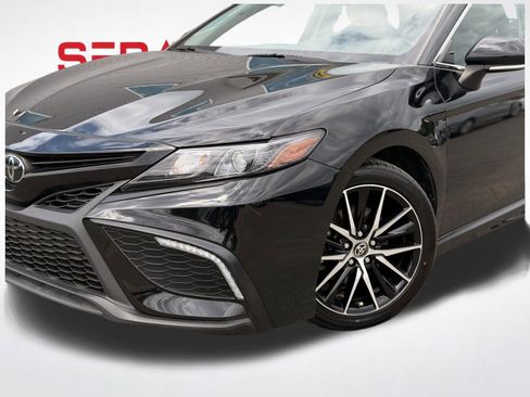 Used 2023 Toyota Camry SE AWD/4WD image 2