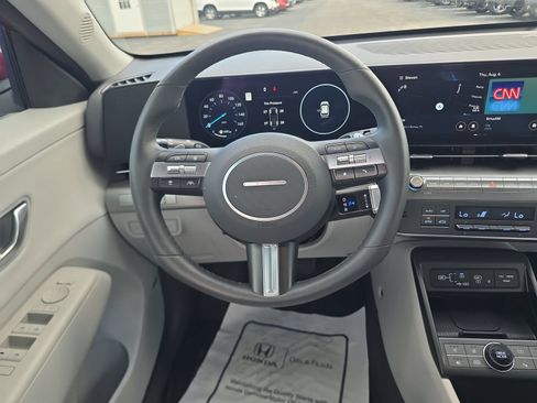 Used 2024 Hyundai Kona Limited FWD image 10