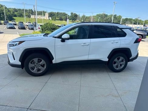 Used 2025 Toyota RAV4 XLE AWD/4WD image 4