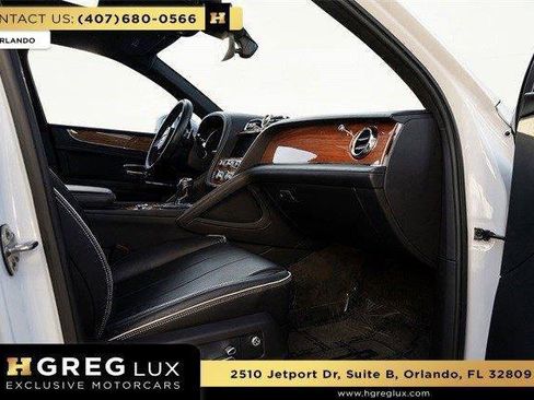 Used 2022 Bentley Bentayga image 60