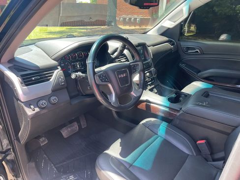 Used 2018 GMC Yukon SLT w/ Open Road Package AWD/4WD image 11