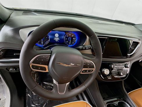 New 2026 Chrysler Pacifica Pinnacle w/ Trailer Tow Group image 6