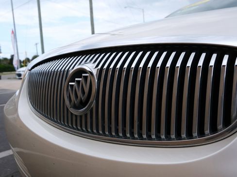 Used 2009 Buick Lucerne CXL w/ Driver Confidence Package image 10