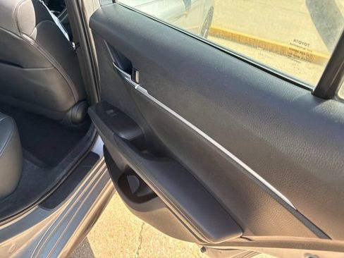 Used 2022 Toyota Camry SE FWD image 19