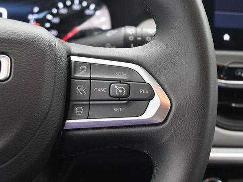 Used 2025 Jeep Compass Limited AWD/4WD image 33