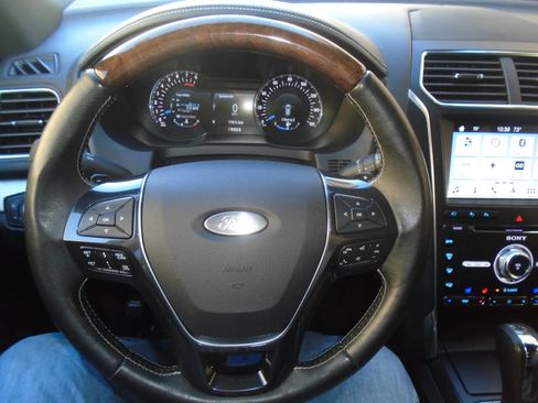 Used 2017 Ford Explorer Platinum image 64