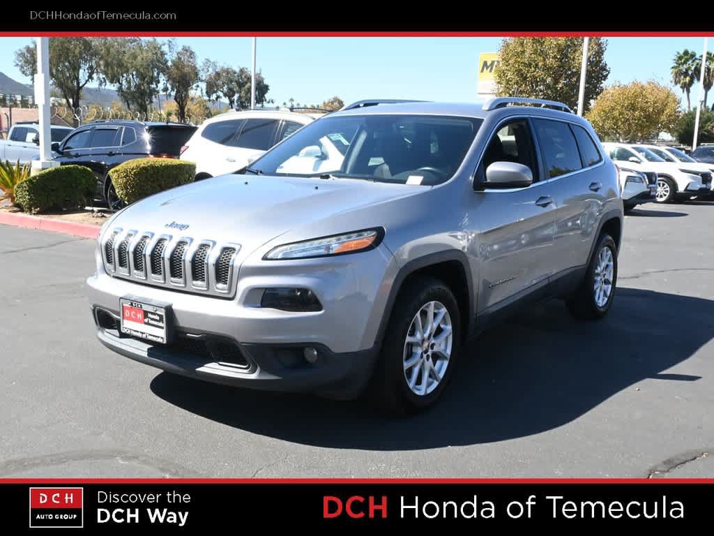 Used 2017 Jeep Cherokee Latitude w/ Safety/Convenience Group FWD image 1