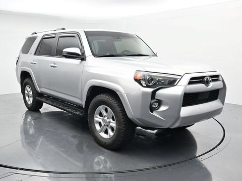 Used 2021 Toyota 4Runner SR5 AWD/4WD image 2