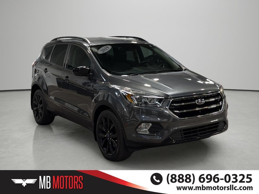 Used 2019 Ford Escape SE w/ SE Sport Appearance Package AWD/4WD image 6