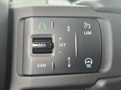 Used 2025 Land Rover Defender 110 AWD/4WD image 21