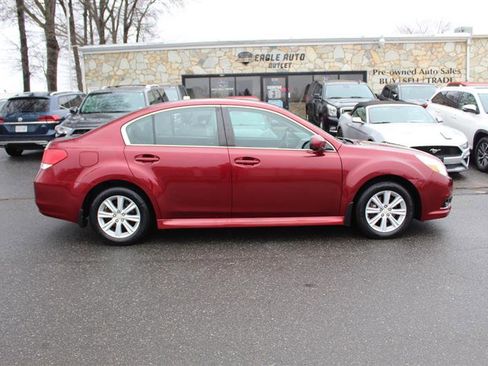 Used 2010 Subaru Legacy 2.5i Premium image 9