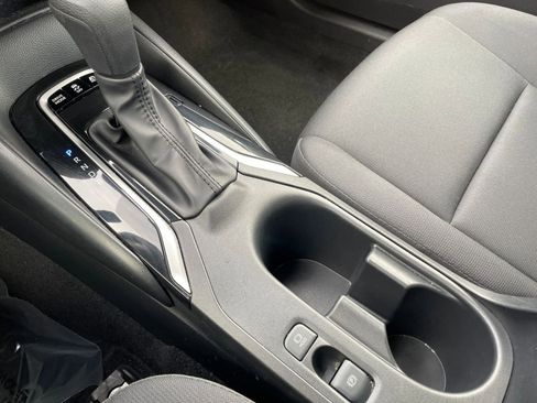 Used 2025 Toyota Corolla LE image 39