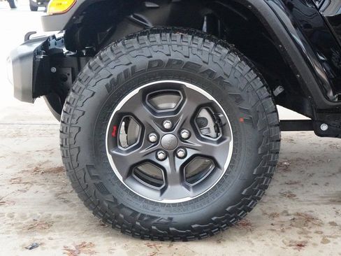 Used 2023 Jeep Gladiator Sport image 11