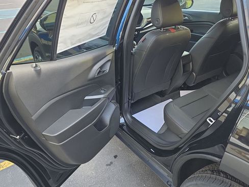 New 2025 Chevrolet Trax RS w/ Sunroof Package image 19