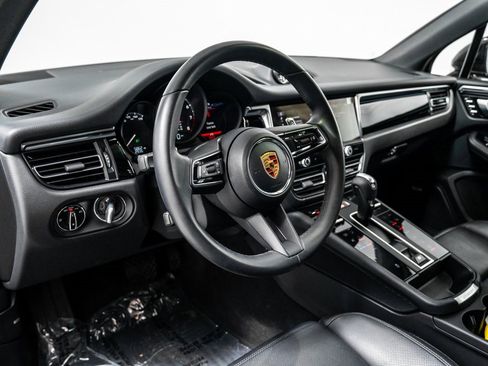 Used 2025 Porsche Macan image 13