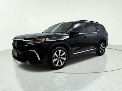 Used 2023 Honda Pilot Touring image 3