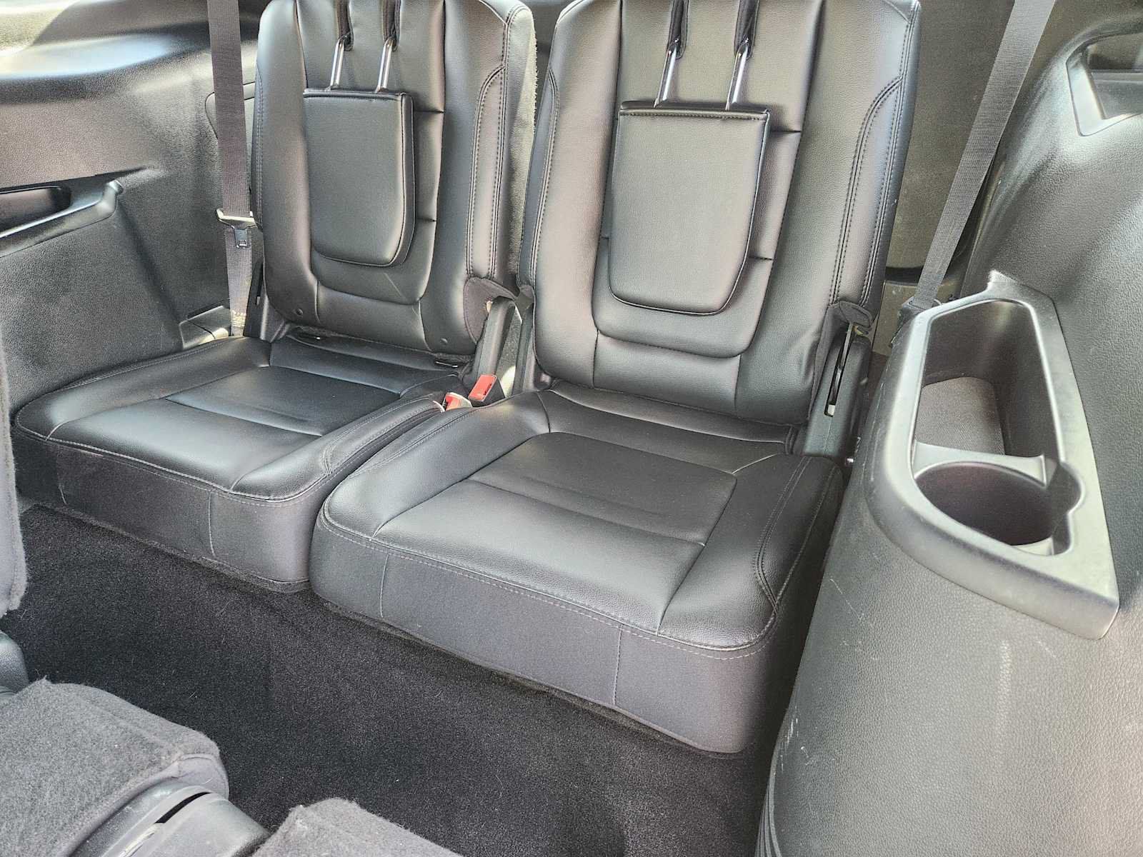 Used 2018 Ford Explorer XLT w/ Equipment Group 202A FWD image 30