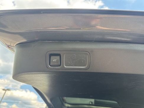 Used 2019 Ford Expedition Limited w/ Equipment Group 301A AWD/4WD image 12