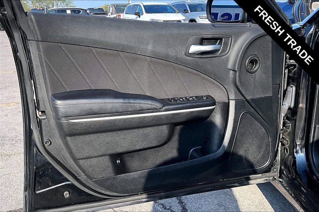 Used 2019 Dodge Charger SXT RWD image 21